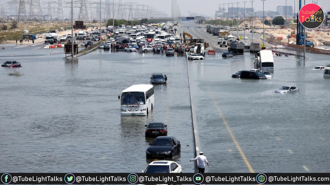 दुबई में असामान्य मौसम भारी बारिश के बाद आसमान हुआ हरा
