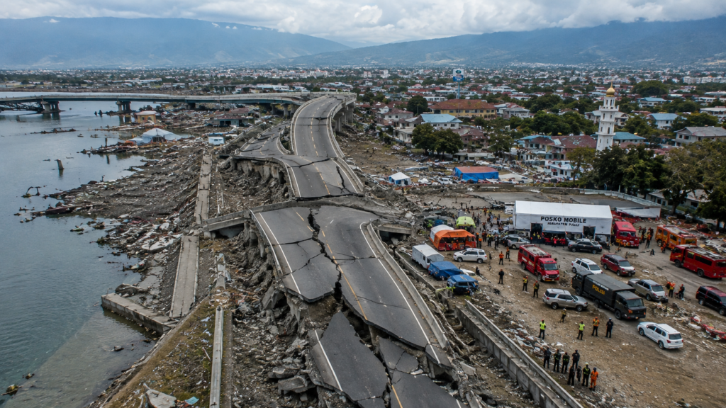 7.7 magnitude of the earthquake in Indonesia Leaves 38 Dead