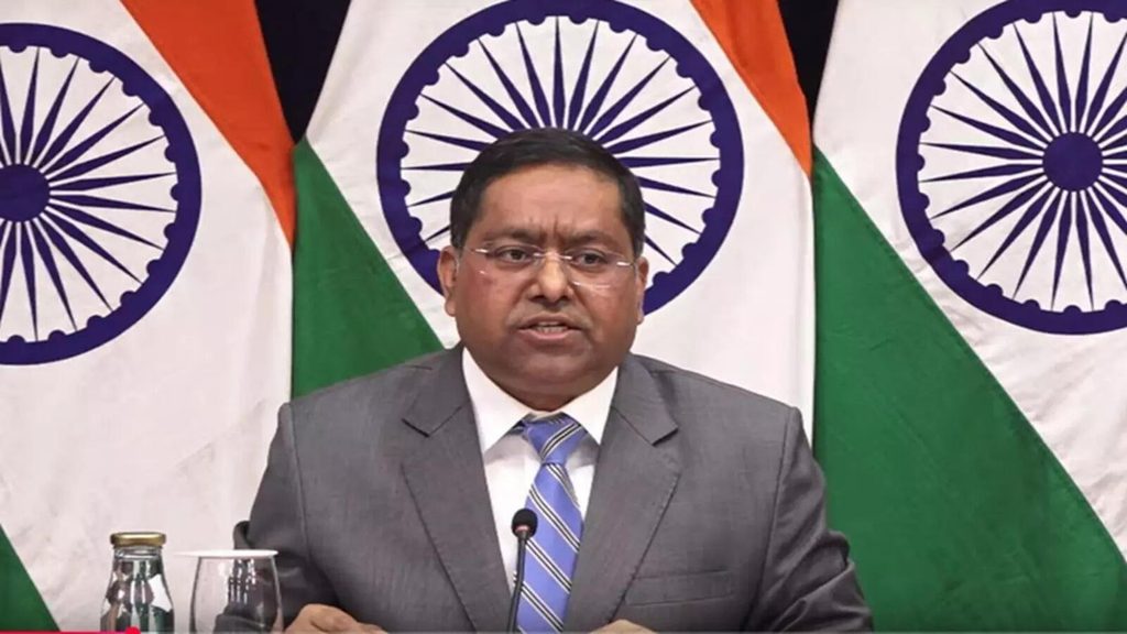 विदेश मंत्रालय के प्रवक्ता रणधीर जायसवाल प्रेस ब्रीफिंग के दौरान Indus Water Treaty पर भारत का रुख स्पष्ट करते हुए